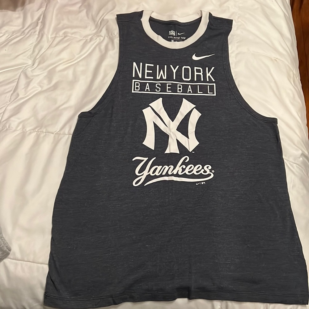 Yankees Tank - basically new!